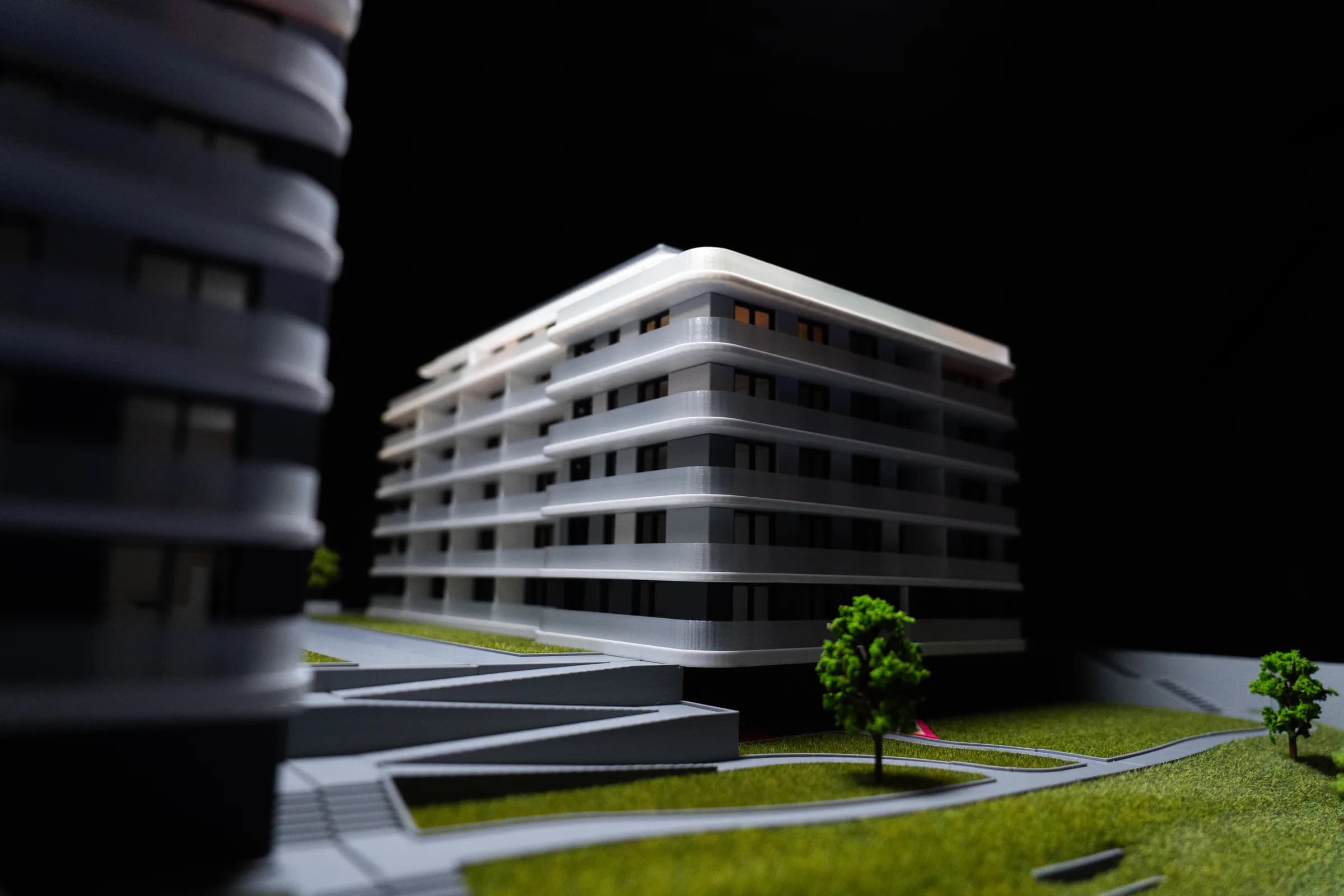 Architekturmodell Werftstraße — Hauptgebäude in dramatischer Schrägansicht